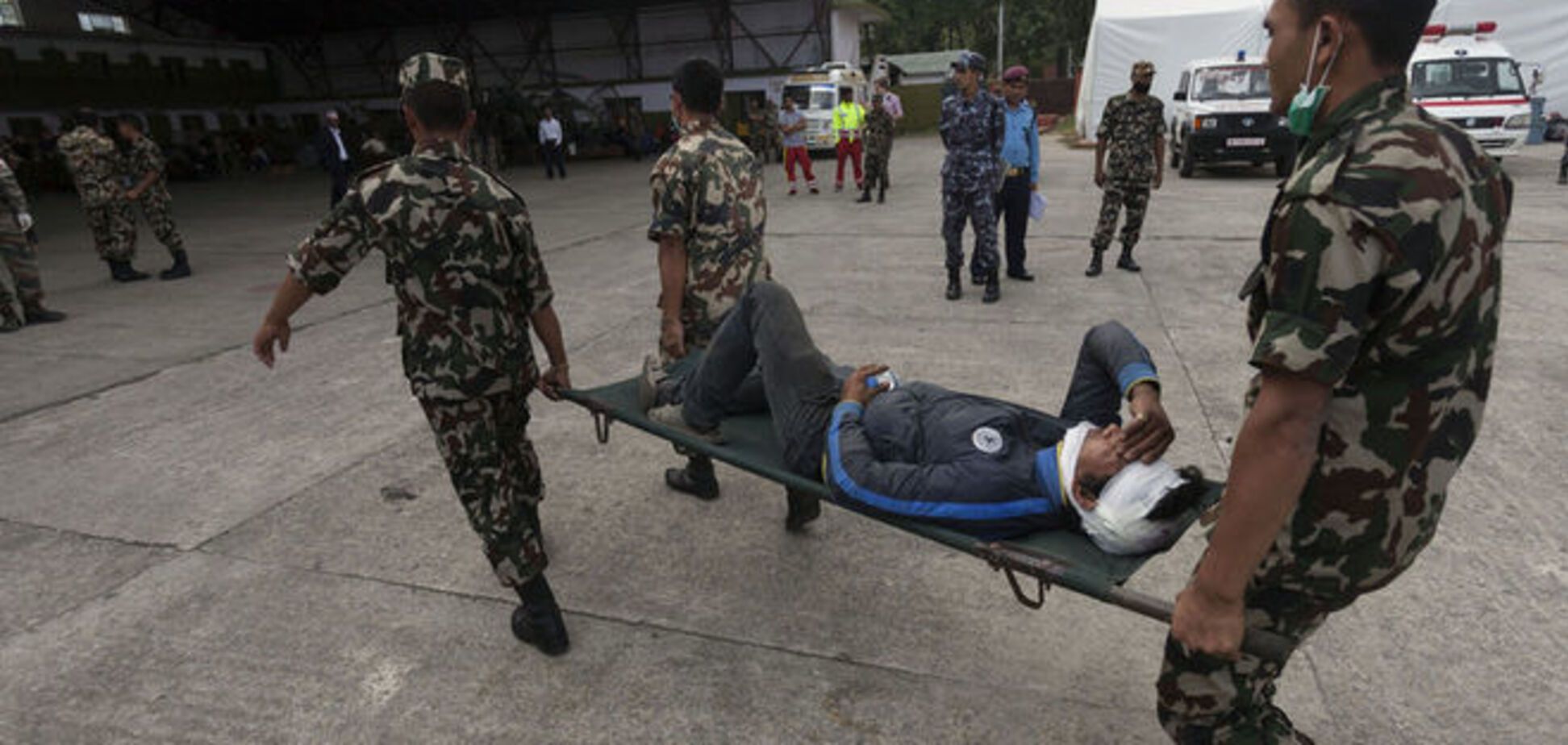 Землетрясение в Непале унесло жизни почти 100 человек