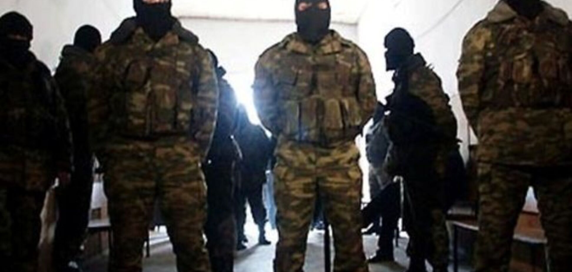 В прифронтовом Мариуполе люди в камуфляже избили семью