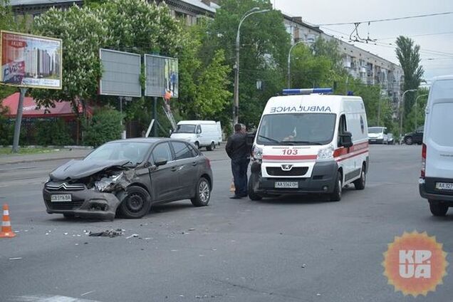 В Киеве иномарка врезалась в скорую 