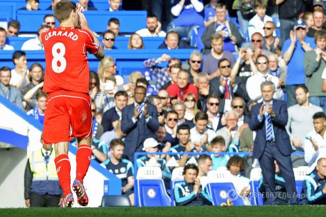 Легендарному футболисту подарили невероятный торт