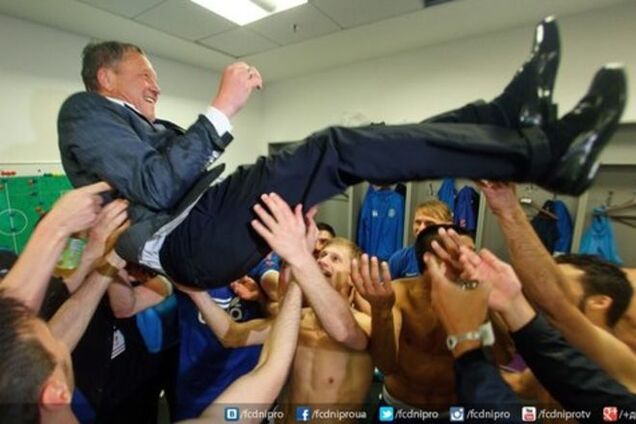 Счастливое 'безумие' в раздевалке 'Днепра' после победы над 'Наполи': яркие фото