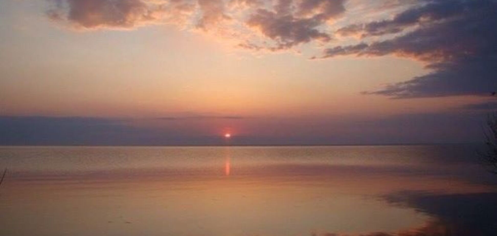 Необычный рассвет на Киевском море: опубликованы фото