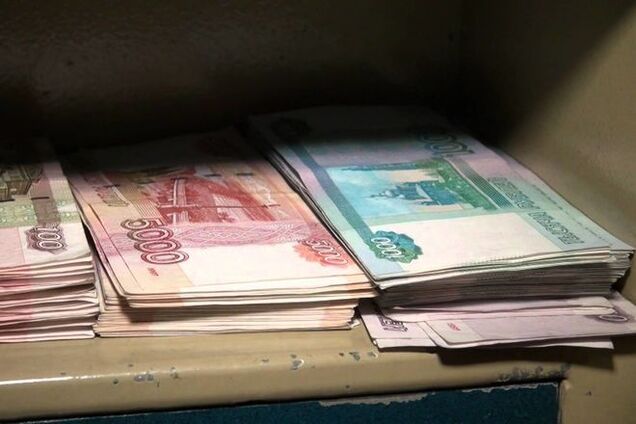 Террористы 'ДНР' выдали бюджетникам зарплаты недействительными рублями