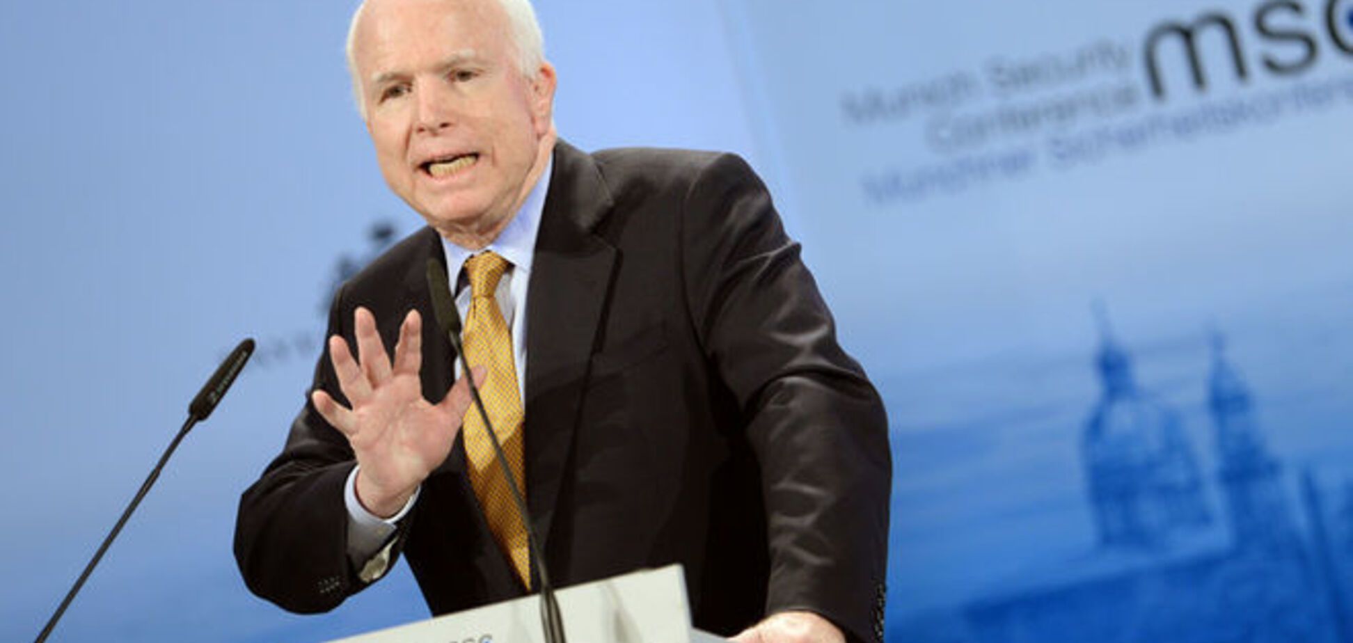 Маккейн отказался помогать Порошенко с реформами и демократией