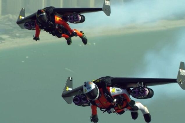 Ошеломляющий полет над Дубаем на реактивном ранце