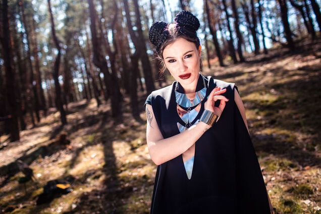 Анастасия Приходько представила мистический клип на песню о любимом муже 'Зацелована'