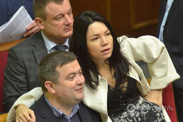 Кружевное декольте Сюмар, смартфоны и фанаты 'Днепра': как прихорашиваются нардепы