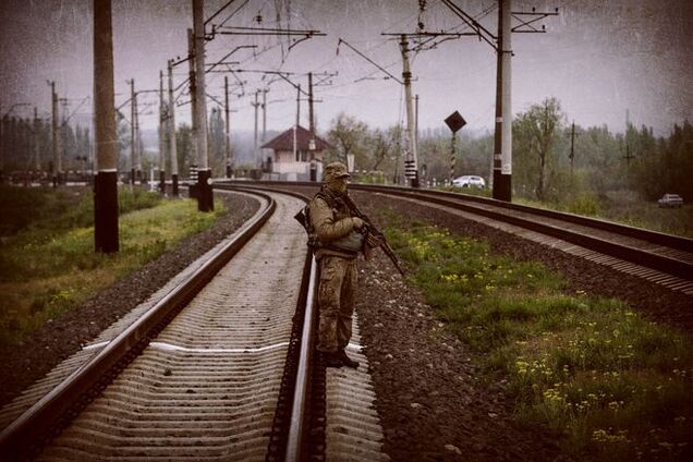 Террористы починили железную дорогу в Дебальцево и запустили поезда в Луганск