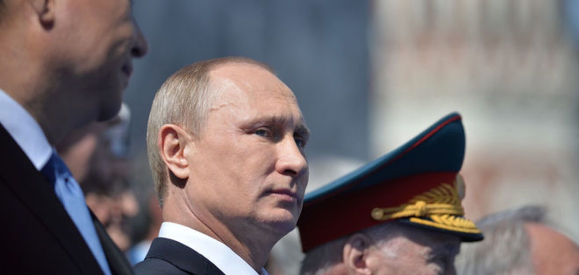 Путин пообещал и дальше задабривать военных