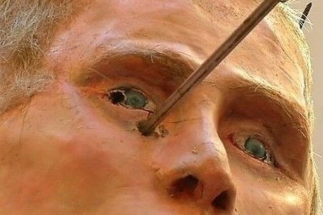 Над авторами 'распятого' Путина учинили физическую расправу