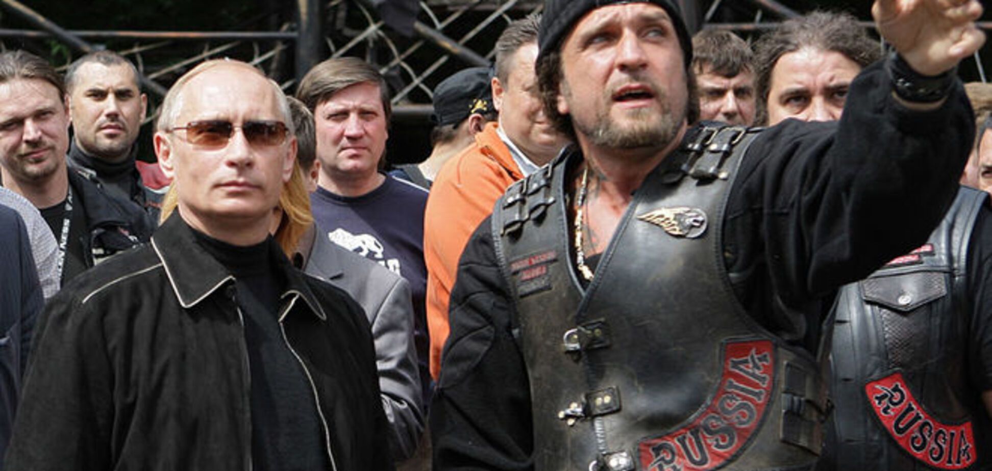 The Times: 'Ночные волки' за путинские миллионы учили детей ненавидеть Запад