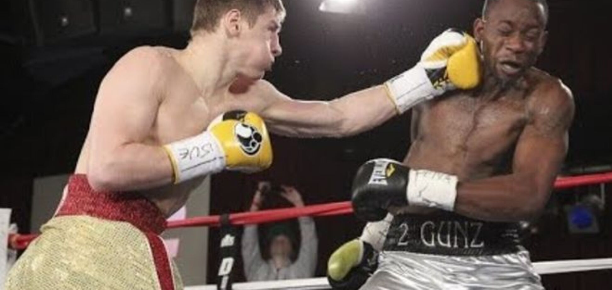 Перспективный украинский боксер жестоко избил американца: видео нокаута