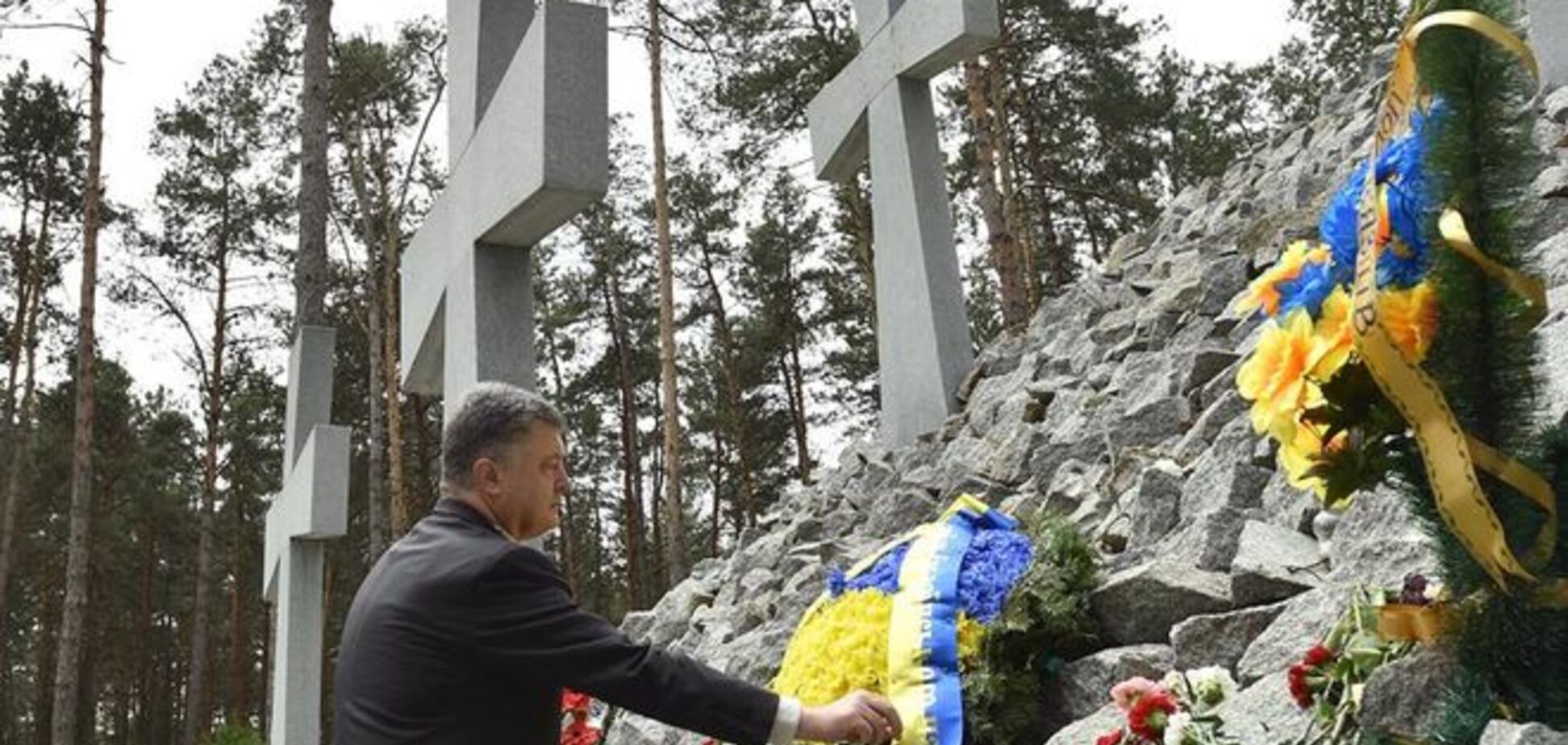 Порошенко: настало время окончательно очистить Украину от символов коммунизма