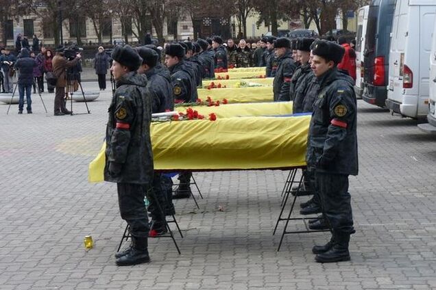 В Днепропетровск привезли тела трех погибших бойцов АТО