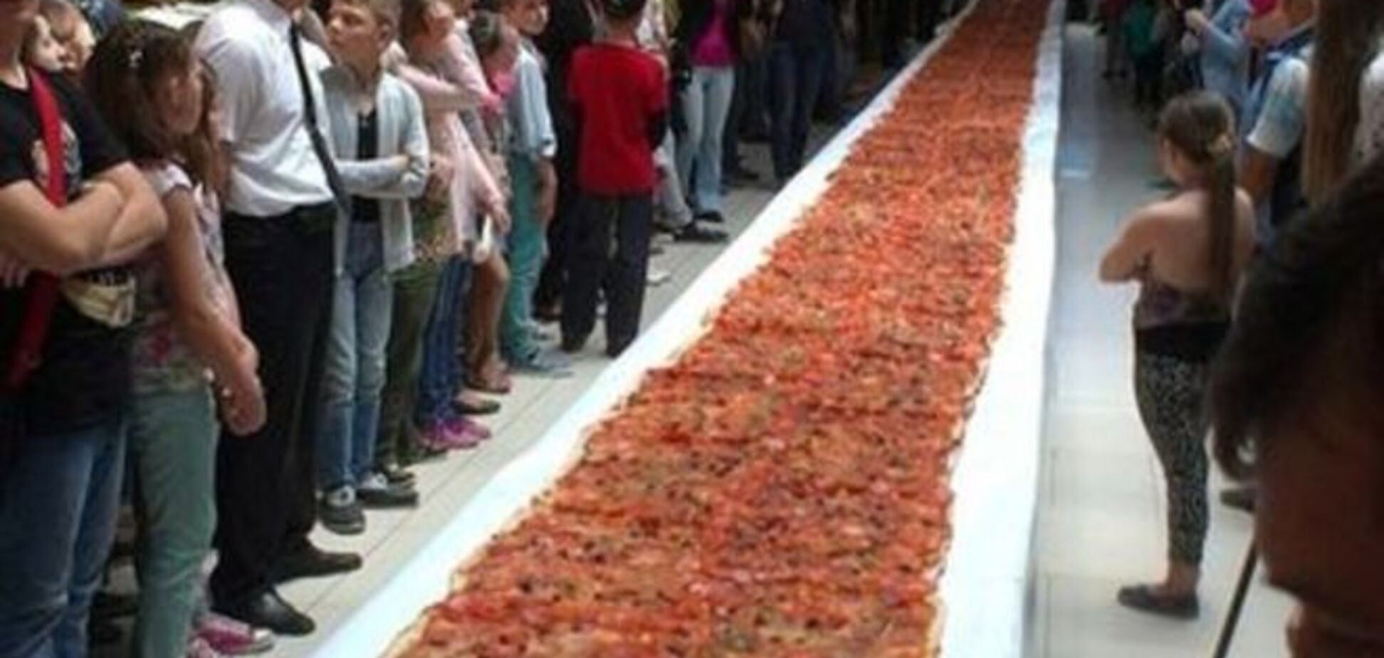 Царь-пицца: в Одессе испекли 30-метровый рекорд: фотофакт