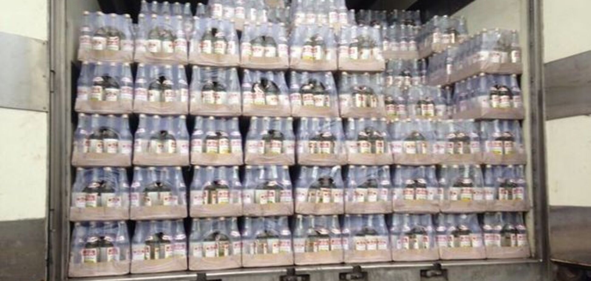'Мочу пить будете-2': СБУ перехватила 20 тыс. бутылок водки для 'ДНР'