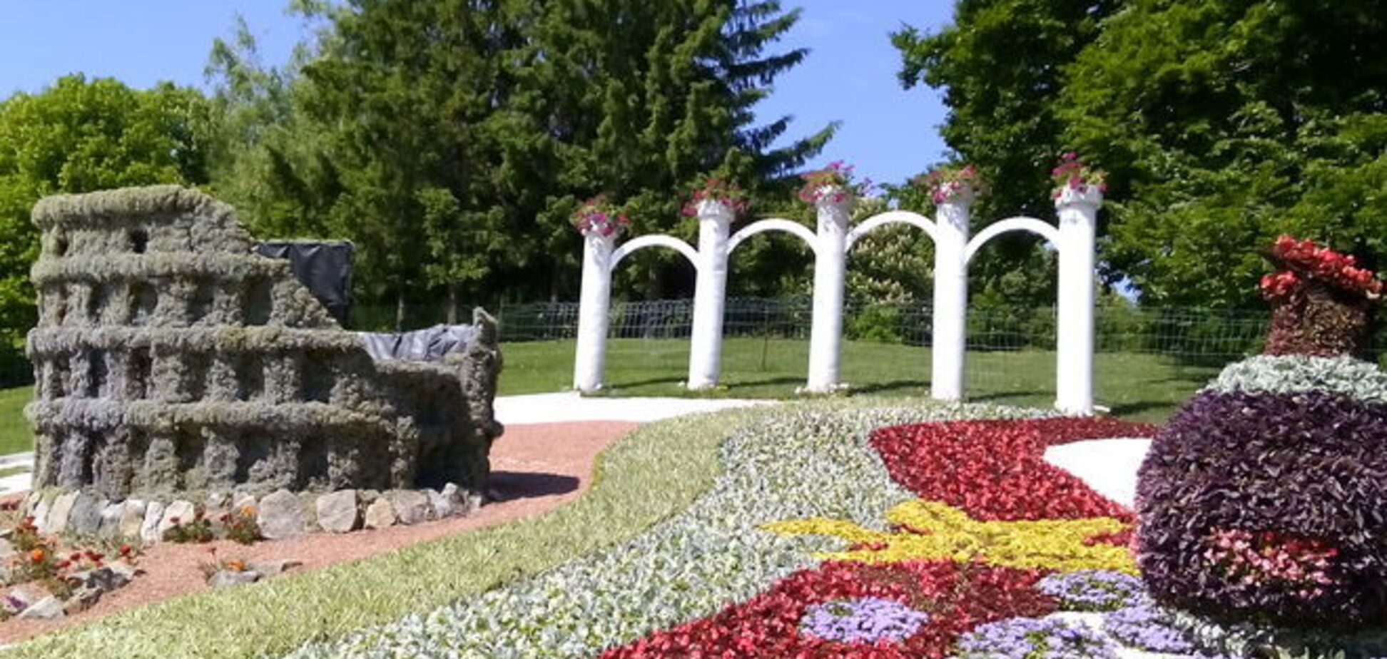 В Киеве появился свой Колизей и Эйфелева башня: фотофакт