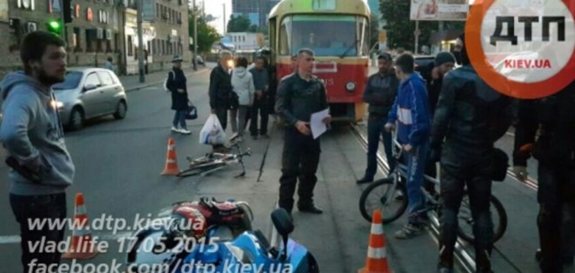 В Киеве мотоциклист сбил велосипедиста