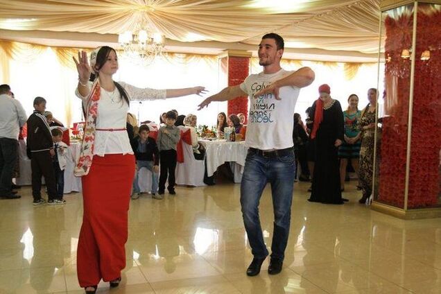 Песни и пляски: как проходит традиционная свадьба в Чечне