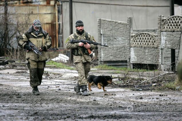 У пленных российских вояк отобрали бесшумные автоматы