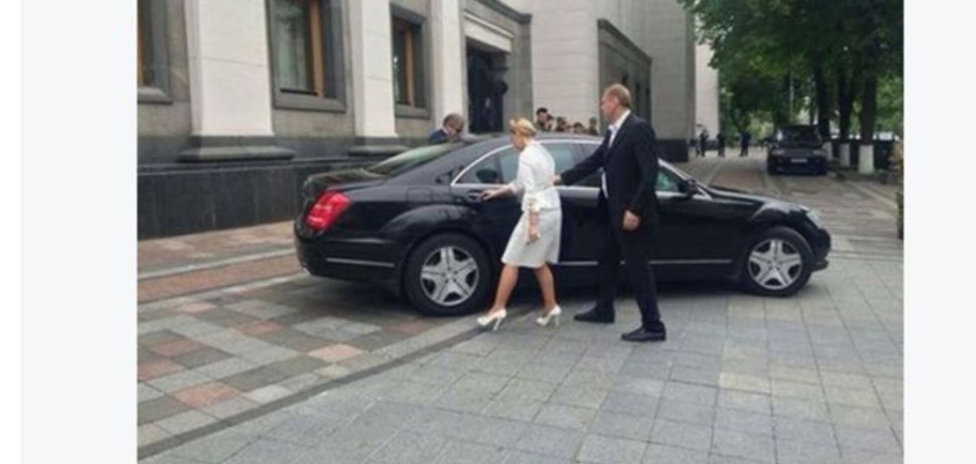 Жизнь Тимошенко: на коммуналку денег нет, но на Мерседес хватает