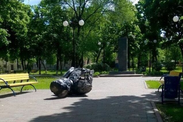 Очередь Невского и Кирова: в Харькове продолжают воевать с памятниками