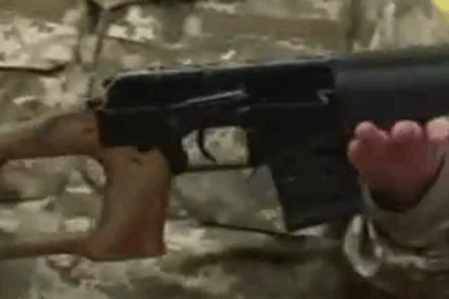 Генштаб показал оружие захваченных спецназовцев ГРУ: видеофакт