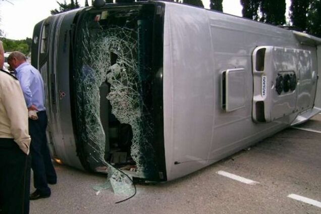 На Вінничині перевернувся рейсовий автобус: троє загиблих, десятки постраждалих