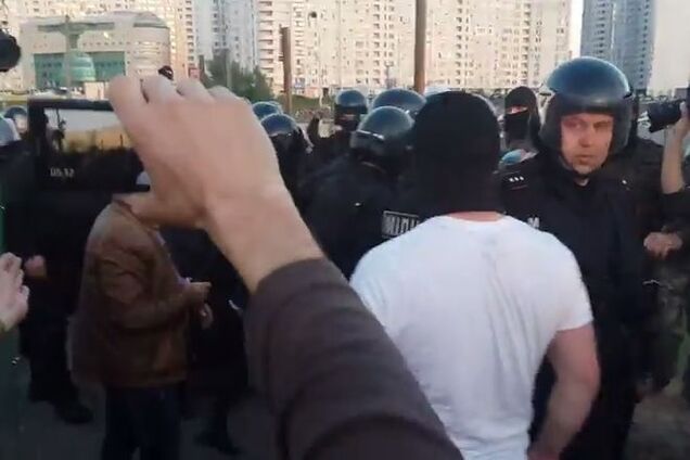 Драка на застройке на 'Осокорках' в Киеве. Опубликовано видео