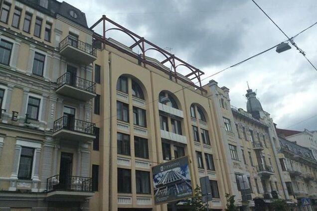 На здании ГАИ в Киеве вырос еще один этаж: фотофакт