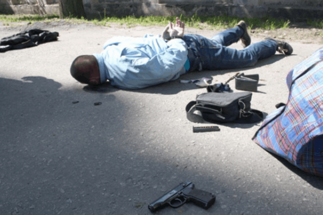 Ограбление ювелирного и погоня со стрельбой: в Кременчуге ранены 3 человека