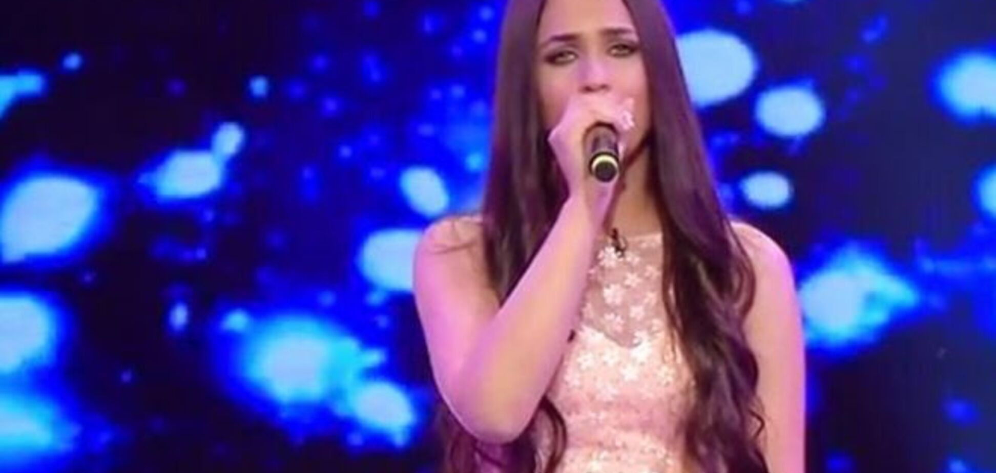 В Турции 19-летней участнице песенного конкурса выстрелили в голову