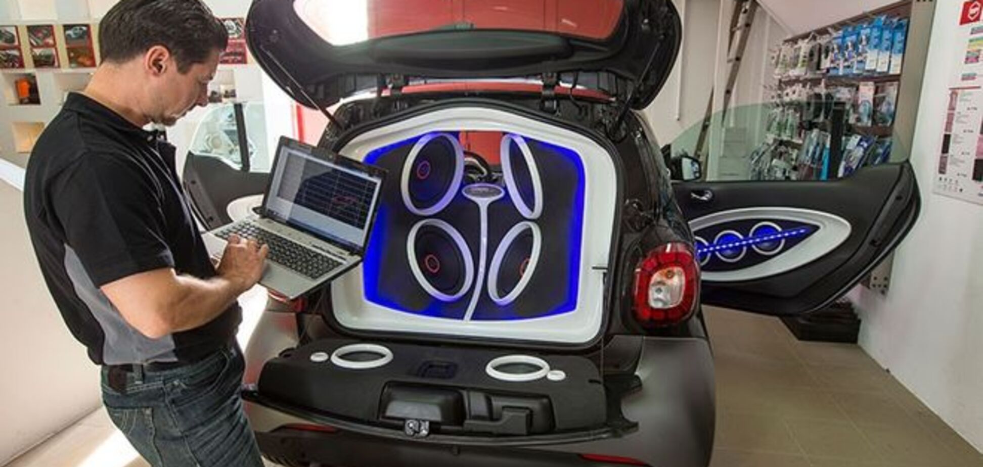 Американці перетворили Smart в пересувний концертний зал