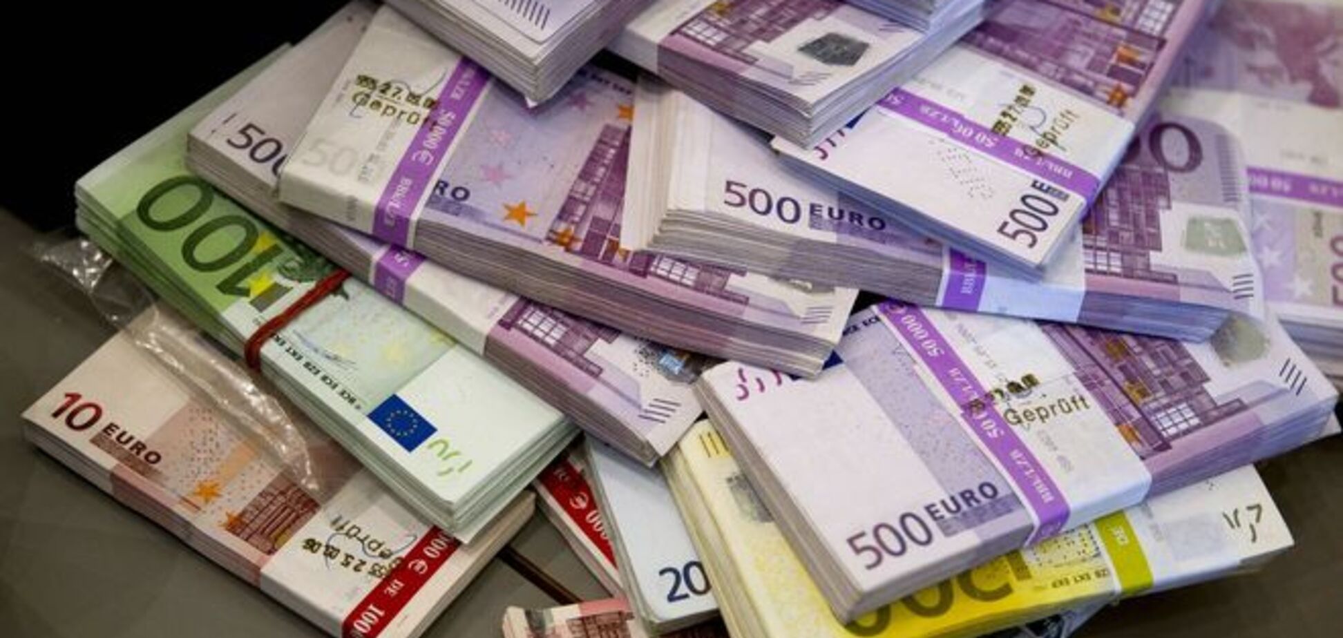 Суслов запропонував дозволити українцям розраховуватися валютою