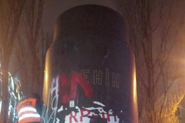 Памятники Ленину хотят перенести в музей под Киевом