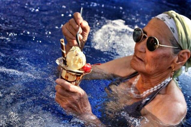 Учитесь жить: 80-летняя казашка-путешественница стала звездой сети