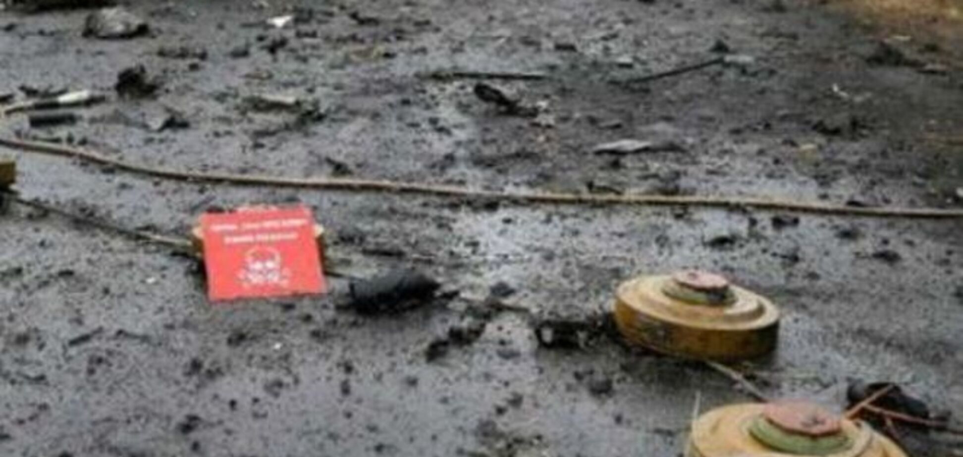 В Луганской области на взрывном устройстве подорвался военный