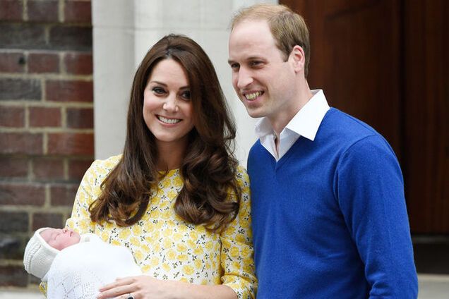 Маленькая принцесса: первые фото дочки герцогини Кейт и принца Уильяма