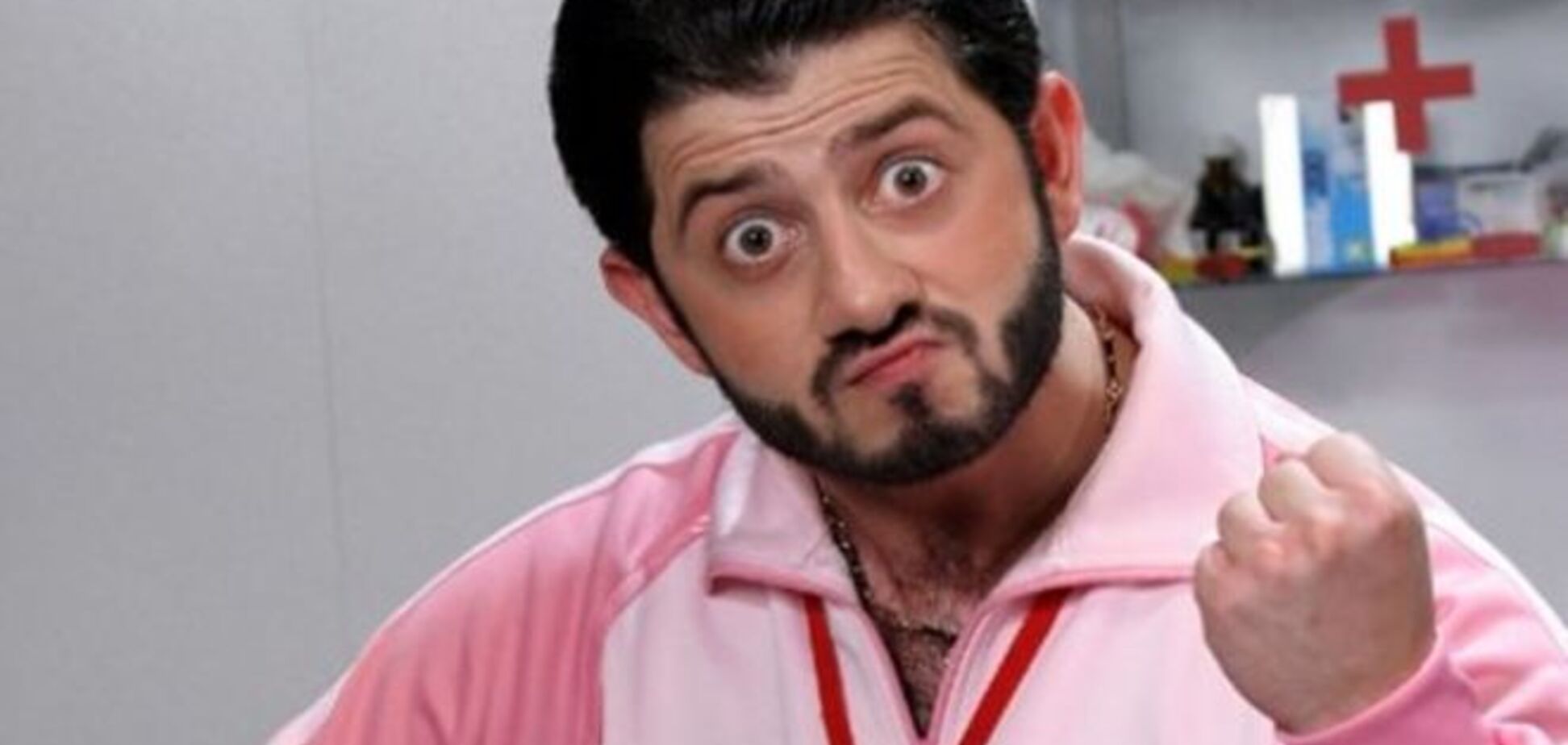 Тренер едва не избил своего футболиста после удаления: эмоциональное видео