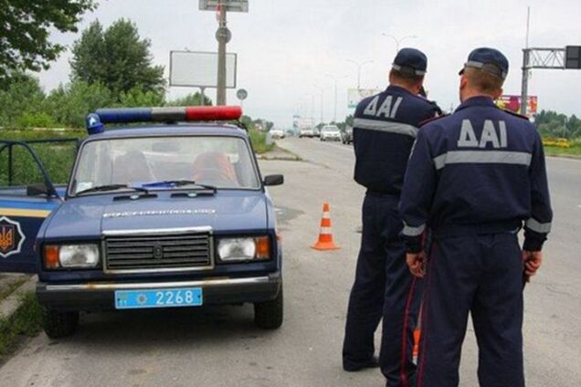 В Киеве на Броварском шоссе из автомата обстреляли пост ГАИ