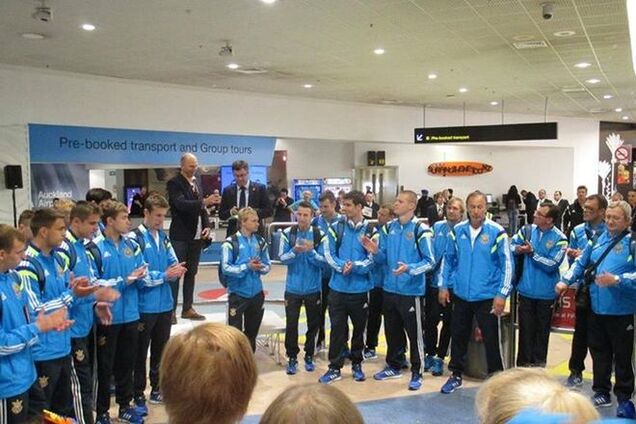 Сборную Украины патриотично встретили на 'экзотическом' чемпионате мира