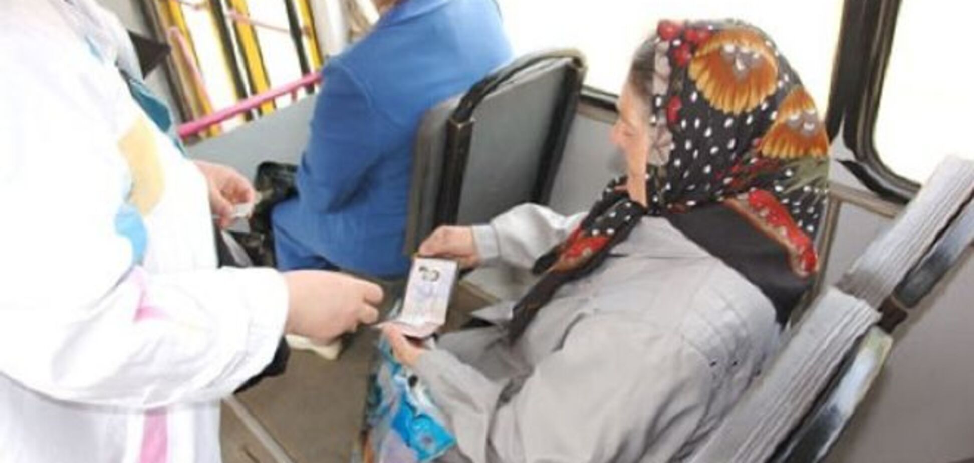 Пенсионерам и инвалидам обеспечили льготный проезд в транспорте