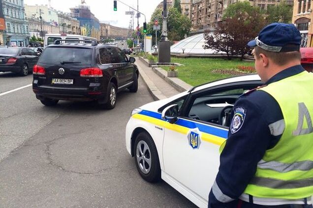 'Страна меняется'. В Киеве ГАИшник поставил на место депутата ВР