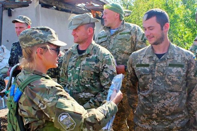 Настоящие патриоты! Бойцам АТО подарили камуфлированные вышиванки