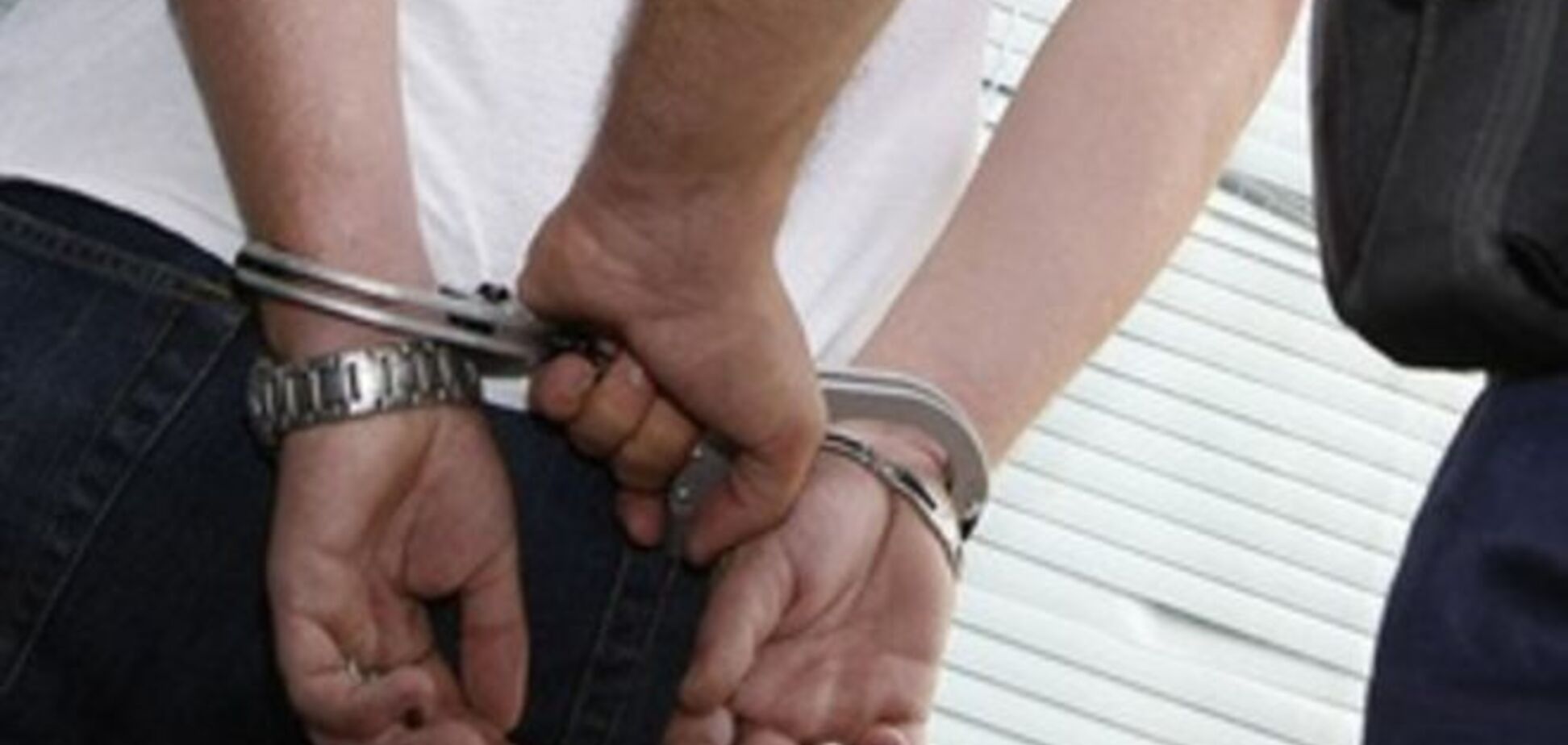 В Одессе мужчина со взрывчаткой взял в заложники работниц аптеки