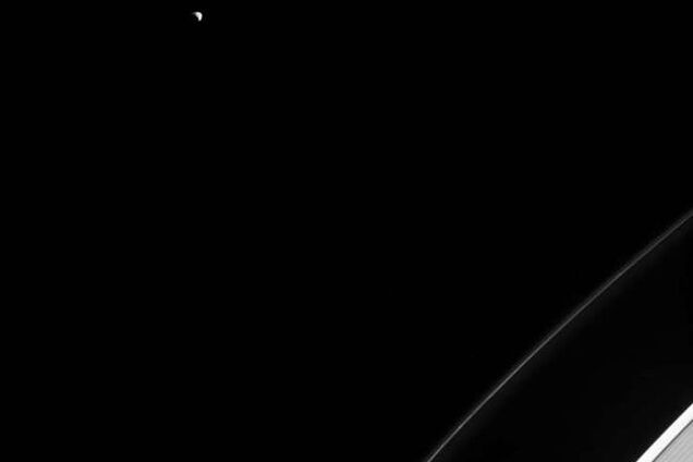 NASA засняло возле Сатурна одинокого Януса: фотофакт