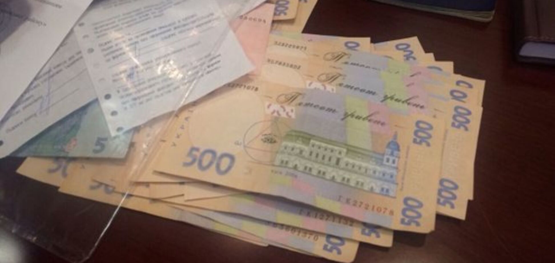 В Киеве задержали группу чиновников-взяточников