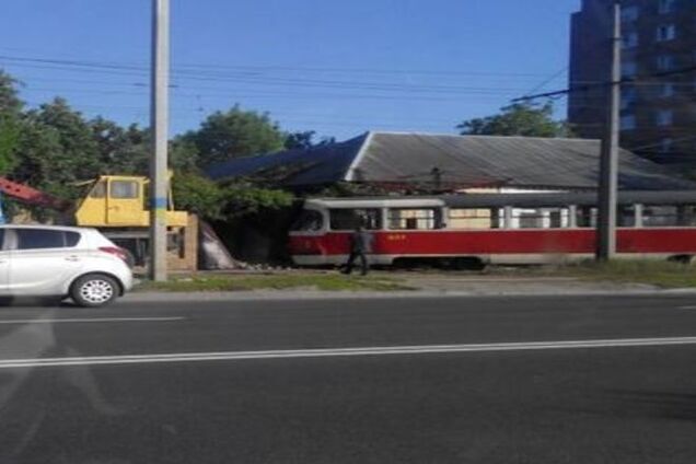 В Харькове трамвай врезался в жилой дом: есть пострадавшая