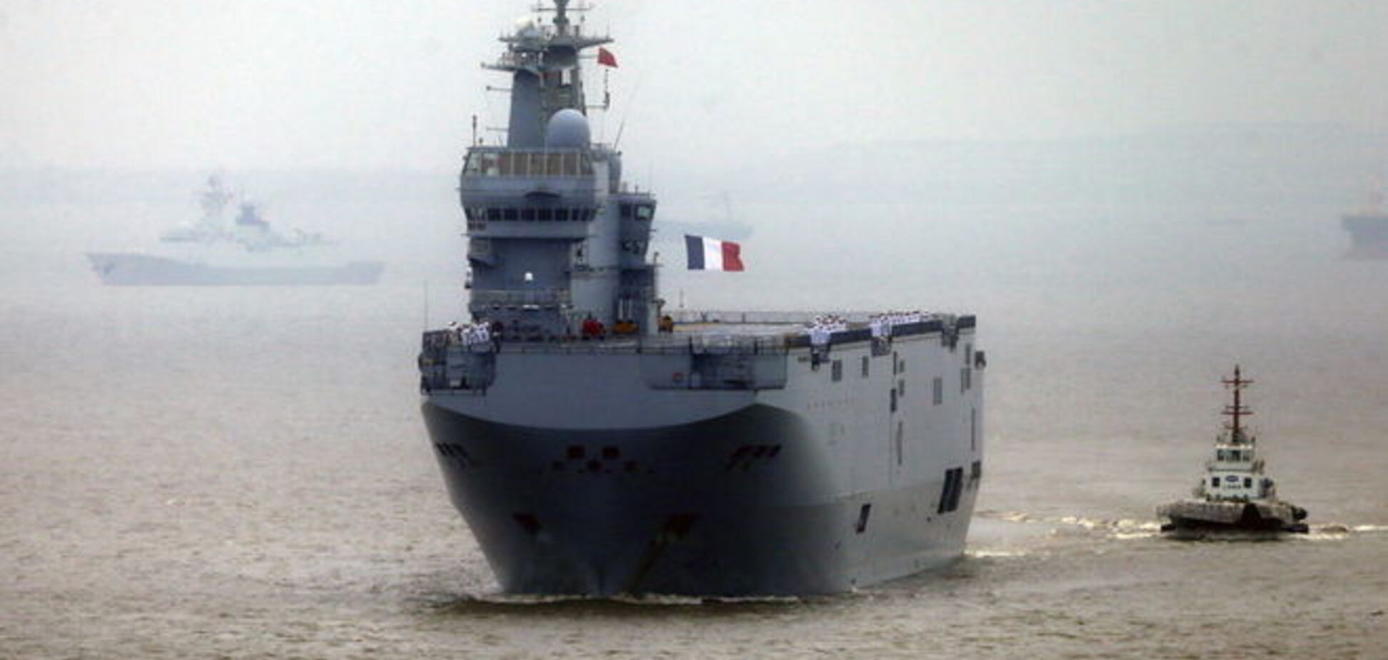 Многострадальные 'Мистрали': во Франции предложили отдать вертолетоносцы нелегалам