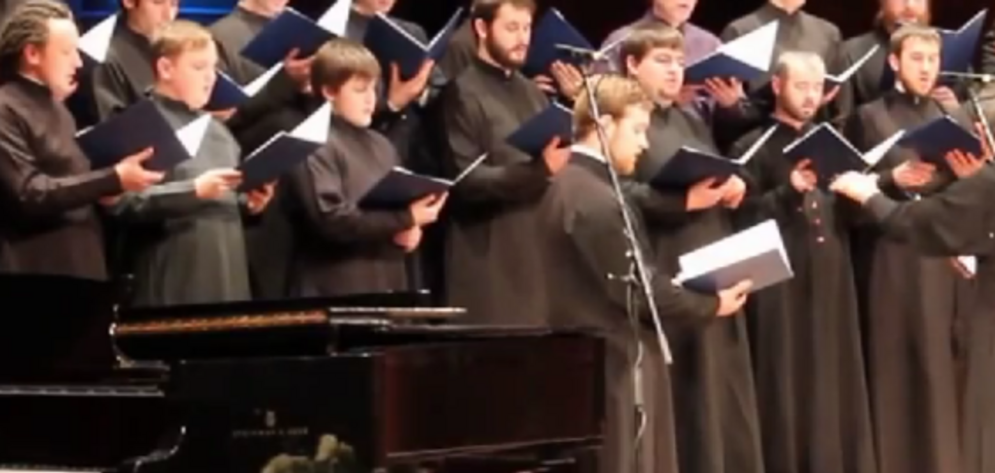 В России церковный хор покорил публику песней Чебурашки: видеофакт